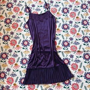 ✨ModCloth slip with accordion and lace details!